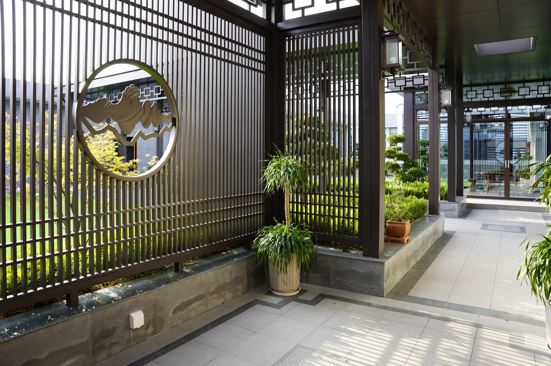 格栅与框景廊道