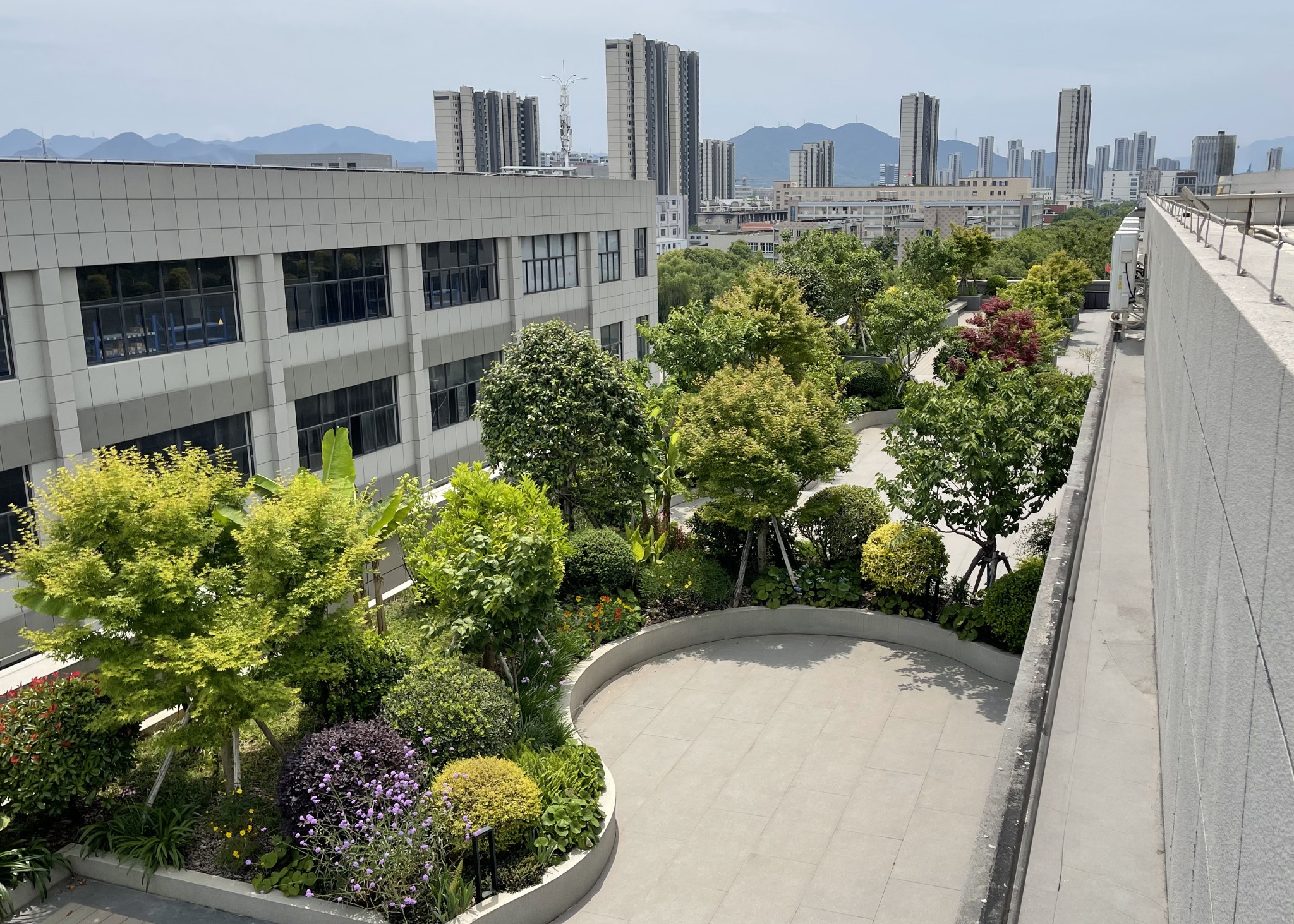 屋顶花园改造后
