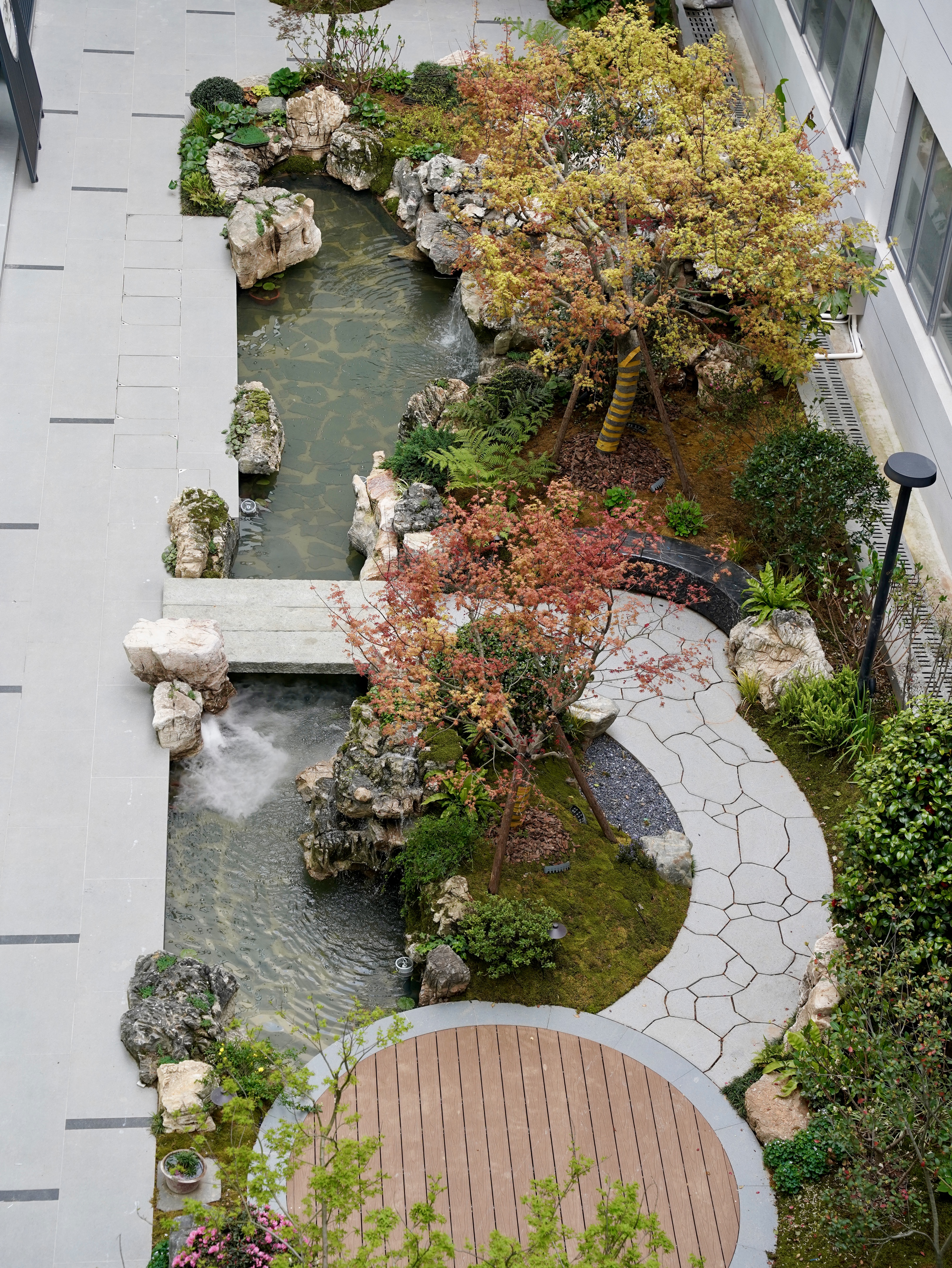 双庭相映·为上市企业营造的双层山水庭院 CORPORATE DOUBLE GARDEN
