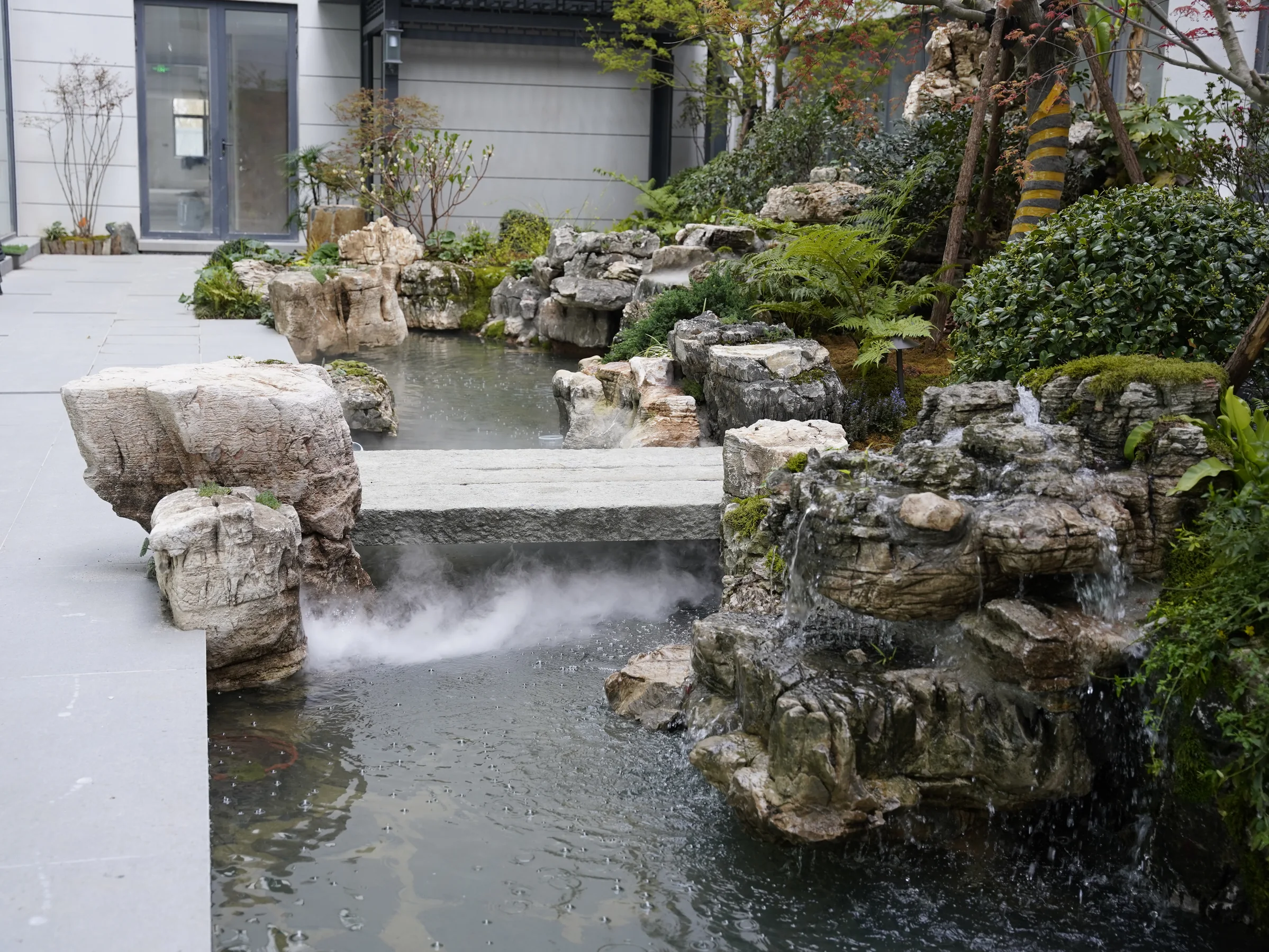 天井溪流与跌水