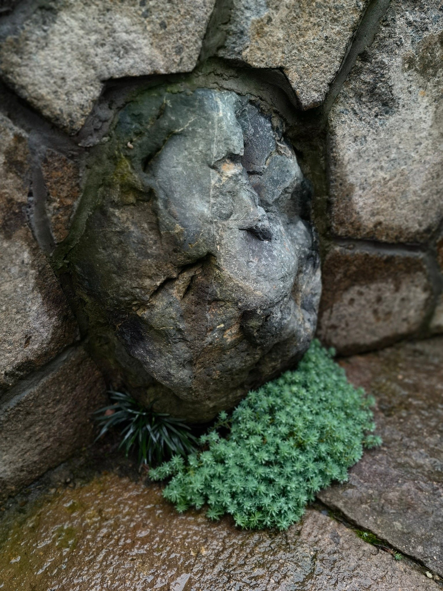 旧石构件细节